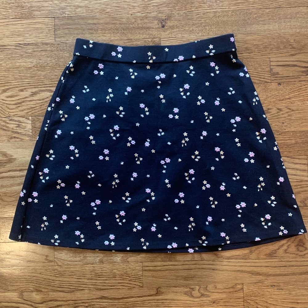 LOFT mini skirt Black floral in EUC